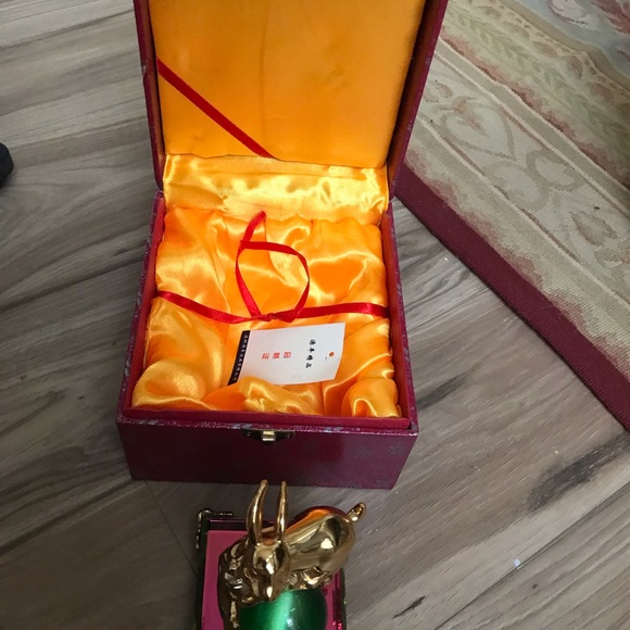 Golden Rabbit statue - Picture 4 of 4